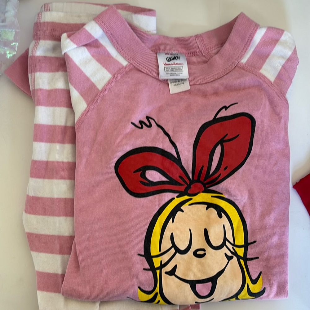 Hannah Anderson grinch pj. Girls size 8